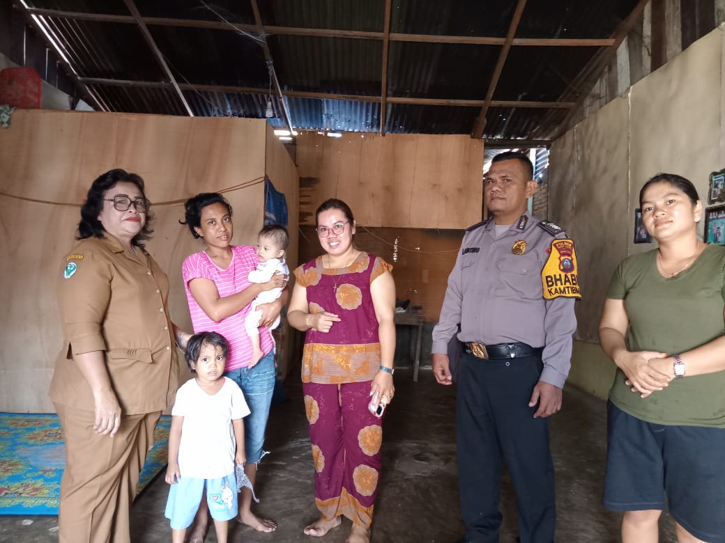 Antisipasi Stunting, Bhabinkamtibmas Polres Tanah Karo Bersama Bidan Desa Lakukan Pendataan di Desa Tanjung Gunung Lau Baleng