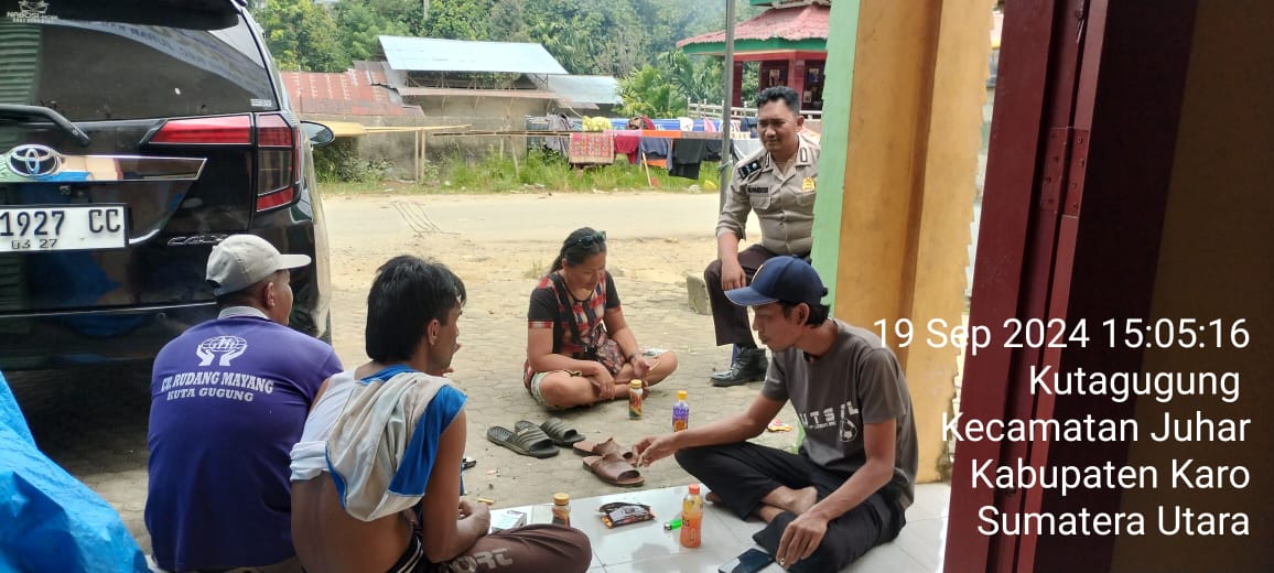 Bhabinkamtibmas Polsek Juhar Lakukan Sambang DDS, Sampaikan Pesan Kamtibmas dan Cooling System Jelang Pilkada