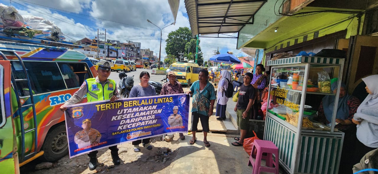 Sat Lantas Polres Tanah Karo Edukasi Supir Angkutan Rio Rute Kabanjahe–Binjai Soal Tertib Lalu Lintas