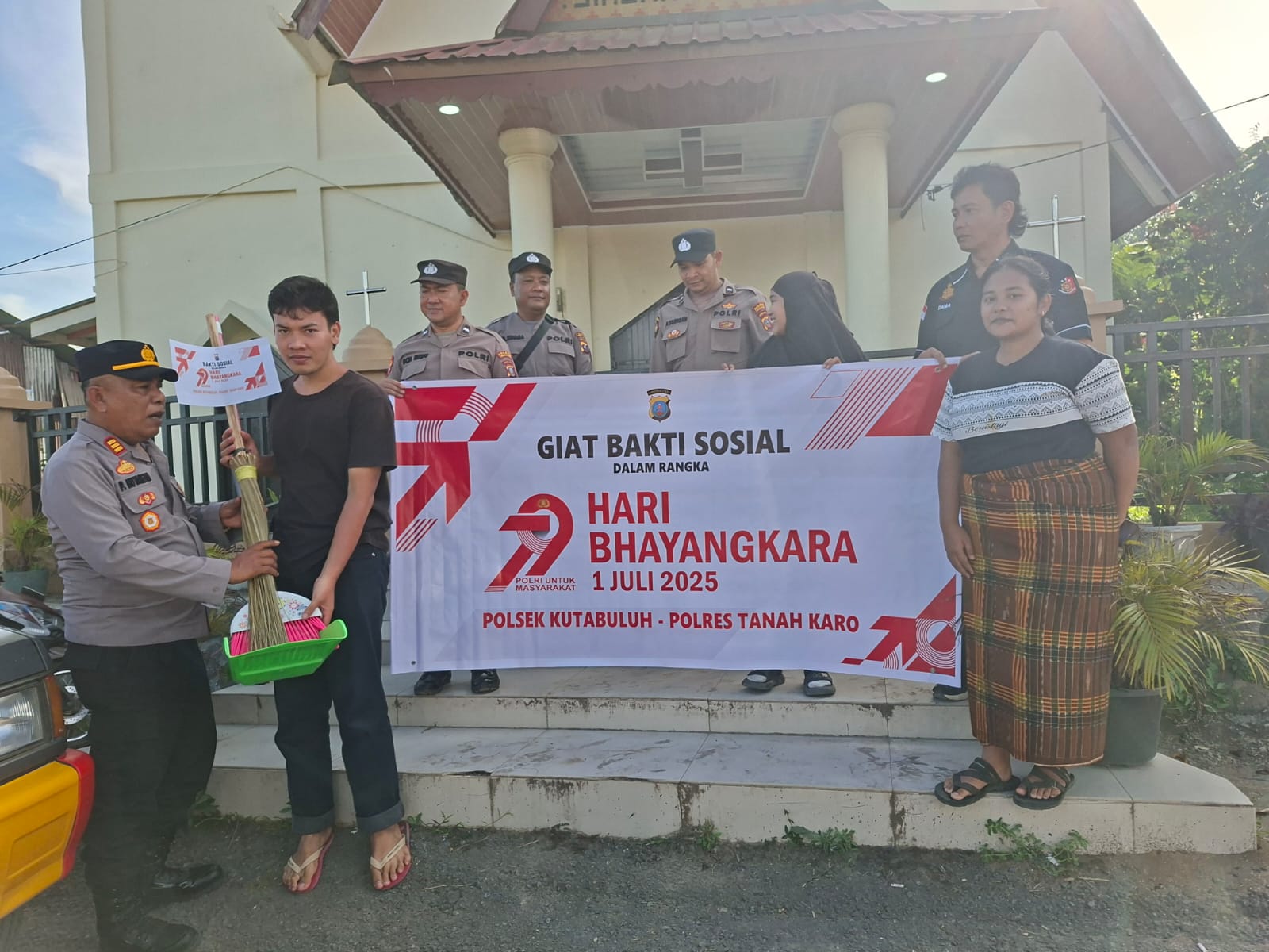 Wujud Kepedulian, Polsek Kutabuluh Salurkan Bansos di HUT Bhayangkara ke-79