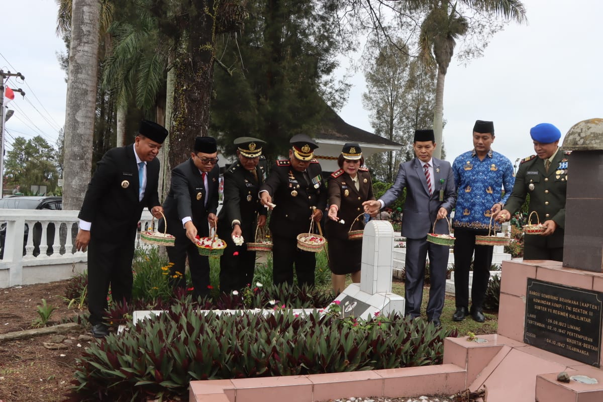 Upcara Peringatan Hari Pahlawan ke 80 Jajaran Pemerintahan Kabupaten Karo, Kapolres Tanah Karo : Semangat Pahlawan Harus Hidup dalam Pengabdian dan Persatuan