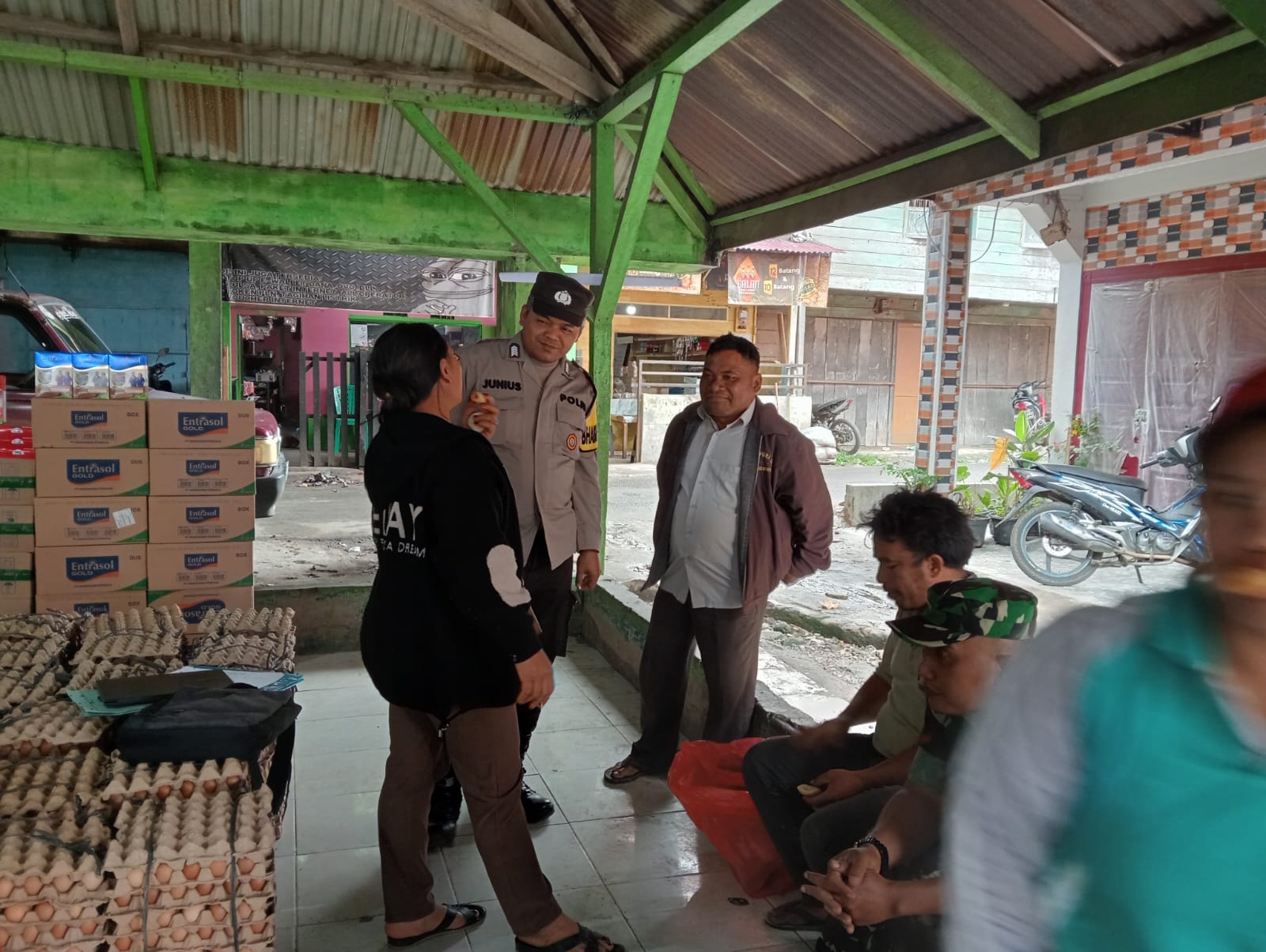 Bangun Komunikasi Cepat dengan Warga, Sat Binmas Polres Tanah Karo Laksanakan Patroli Binaan