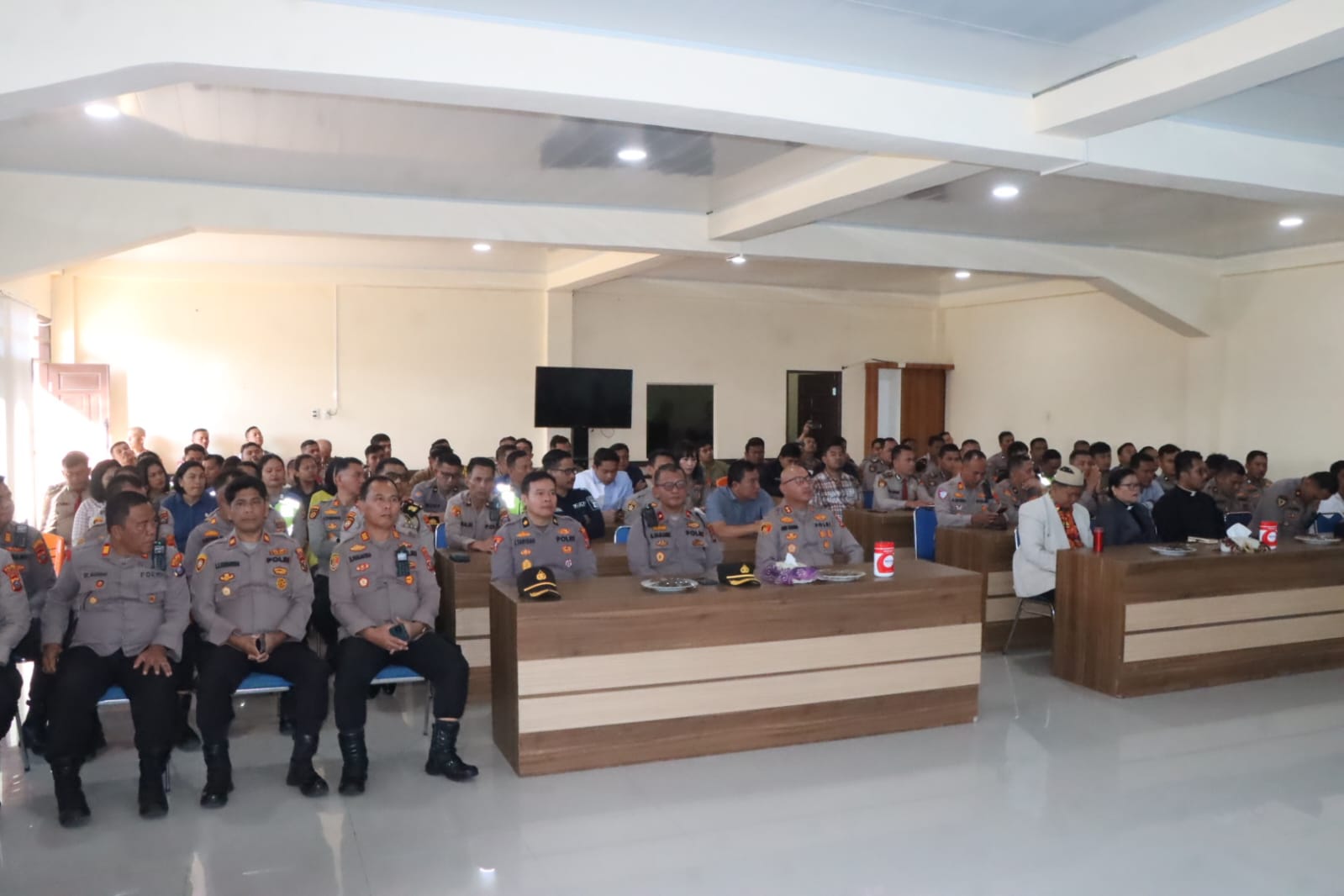 Doa Bersama Polres Tanah Karo Awali Tugas Dengan Kebersamaan