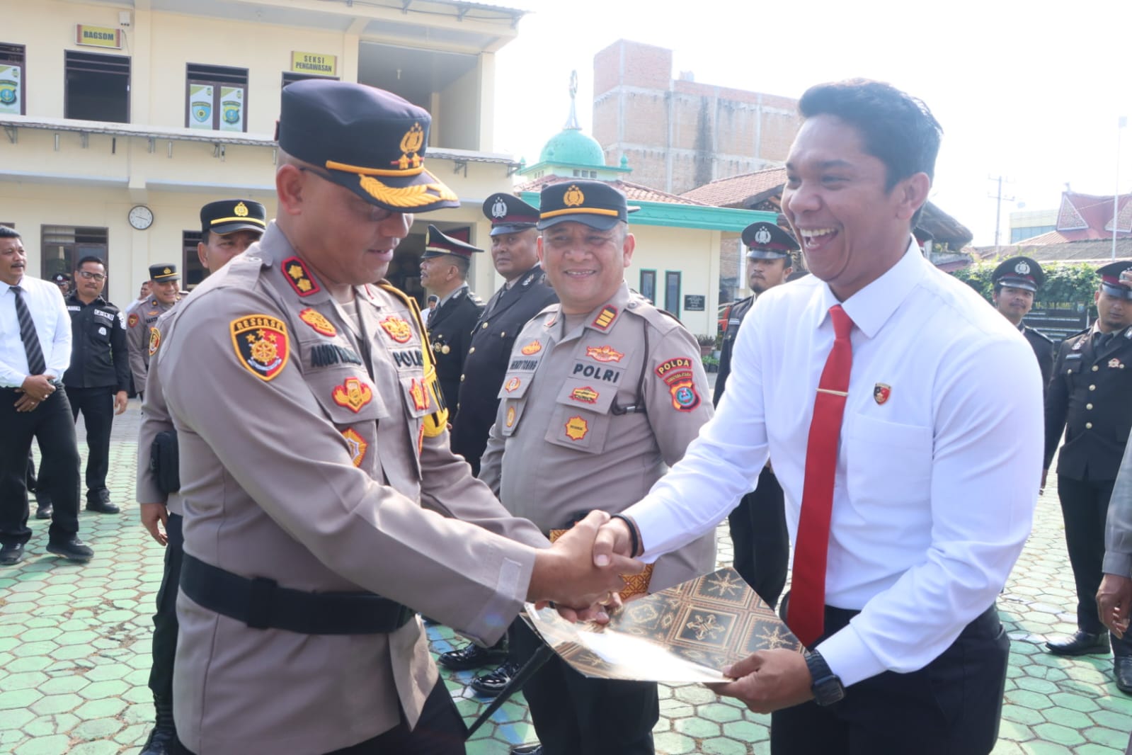 Tiga Pimpinan Satreskrim Polres Tanah Karo Terima Penghargaan atas Pengungkapan 7 Kasus Pembunuhan