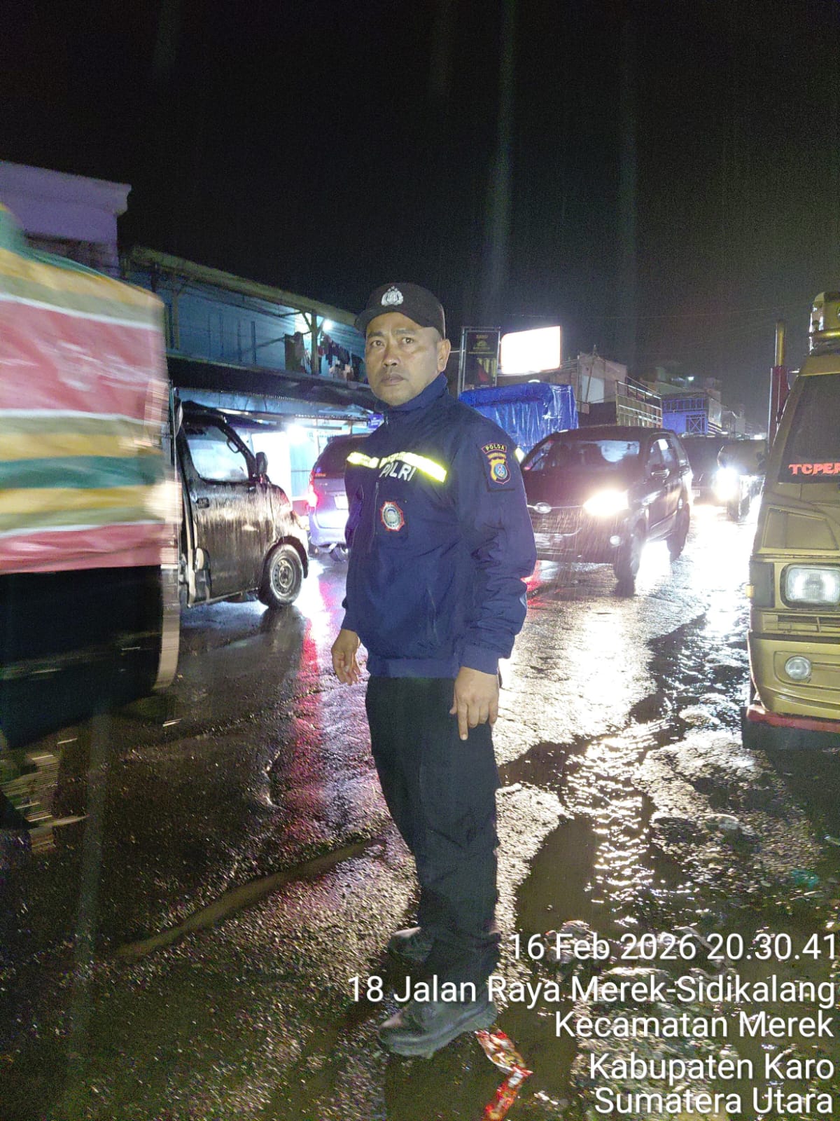 Sigap Tanggapi Laporan Kemacetan, Personel Polsek Tigapanah Atur Arus Lalu Lintas