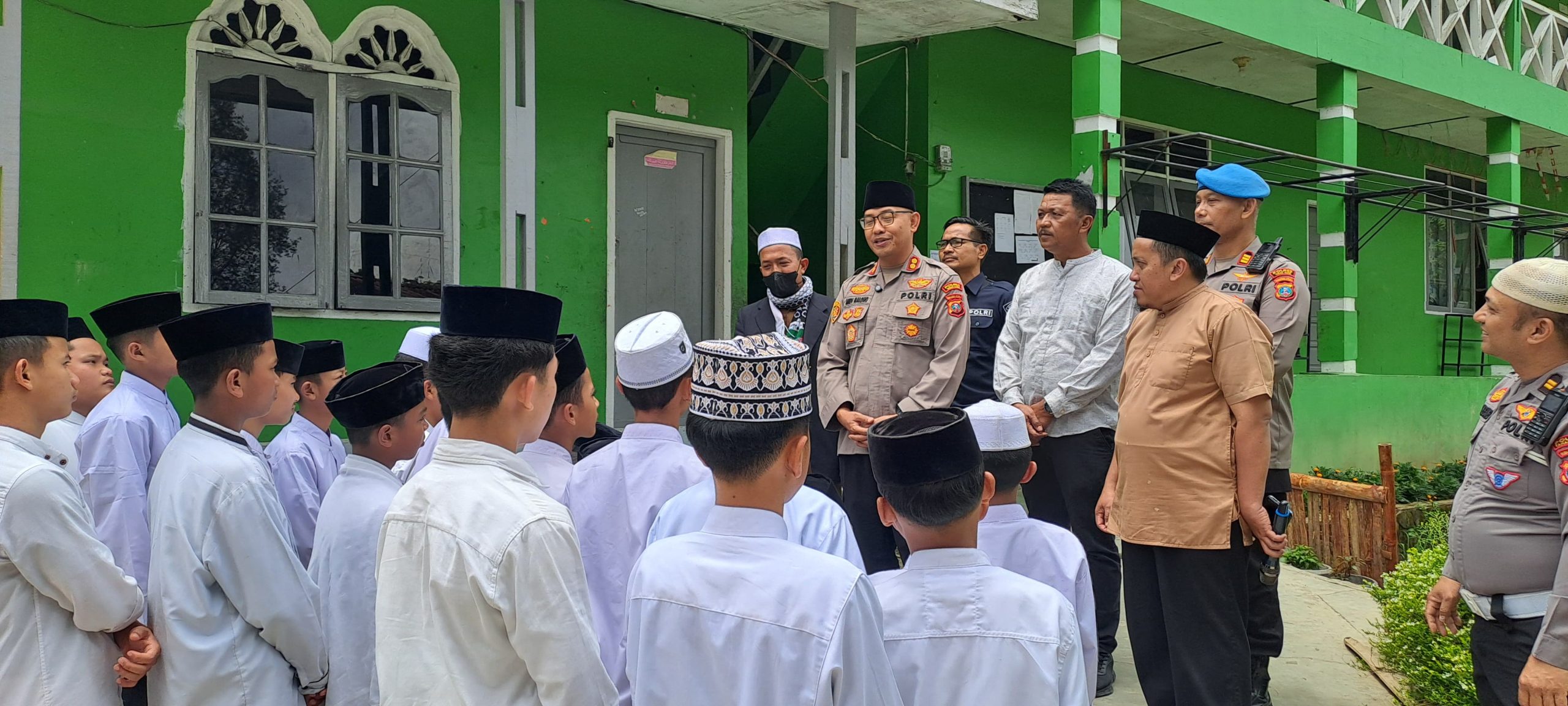 Kapolres Tanah Karo Motivasi Santri : Siapkan Diri Jadi Pemimpin Masa Depan