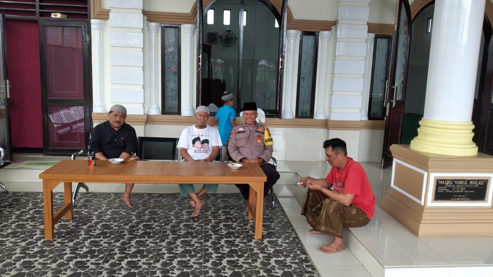 Sat Binmas Polres Tanah Karo Sambangi Jamaah Masjid Nurul Ikhlas, Pererat Silaturahmi di Bulan Ramadhan