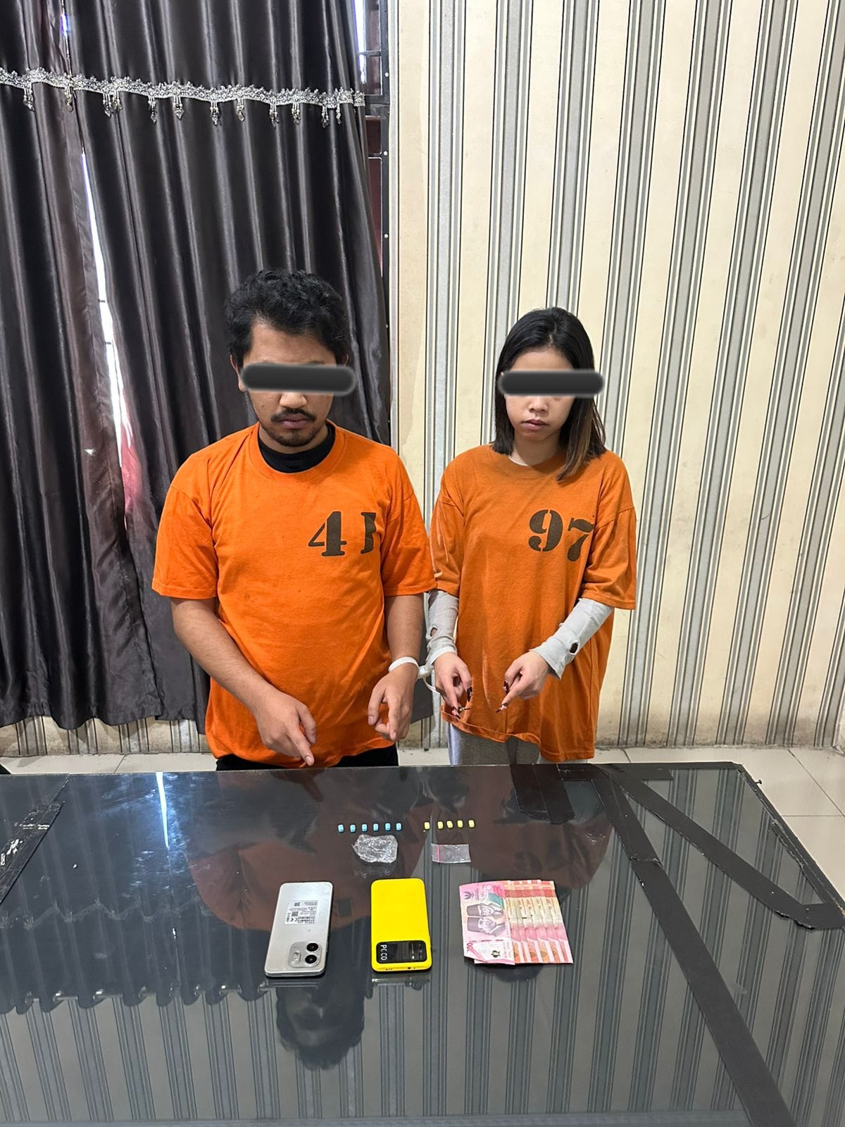 Pesta Malam di Tempat Karaoke Berujung Penangkapan, Dua Terduga Pengguna Ekstasi Diamankan Satnarkoba Polres Karo