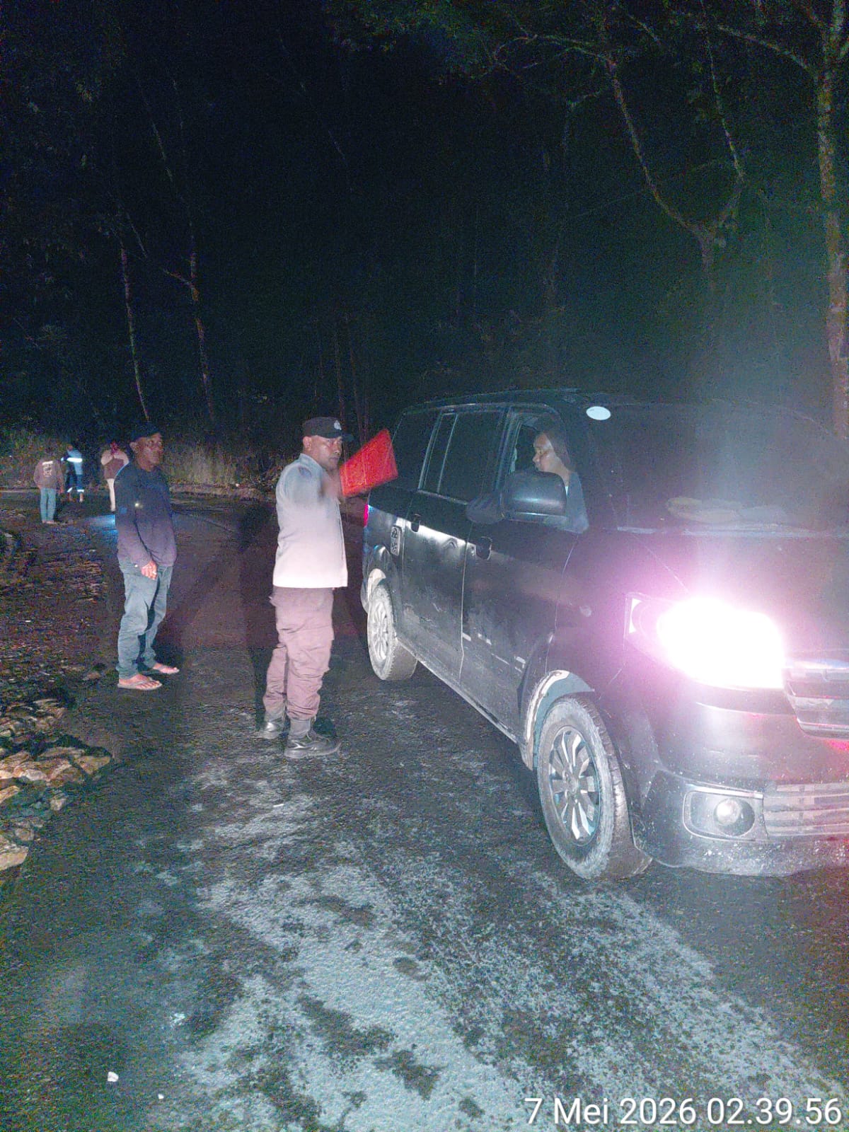 Respon Cepat Layanan 110, Polisi Urai Kemacetan Dini Hari di Jalur Karo–Dairi