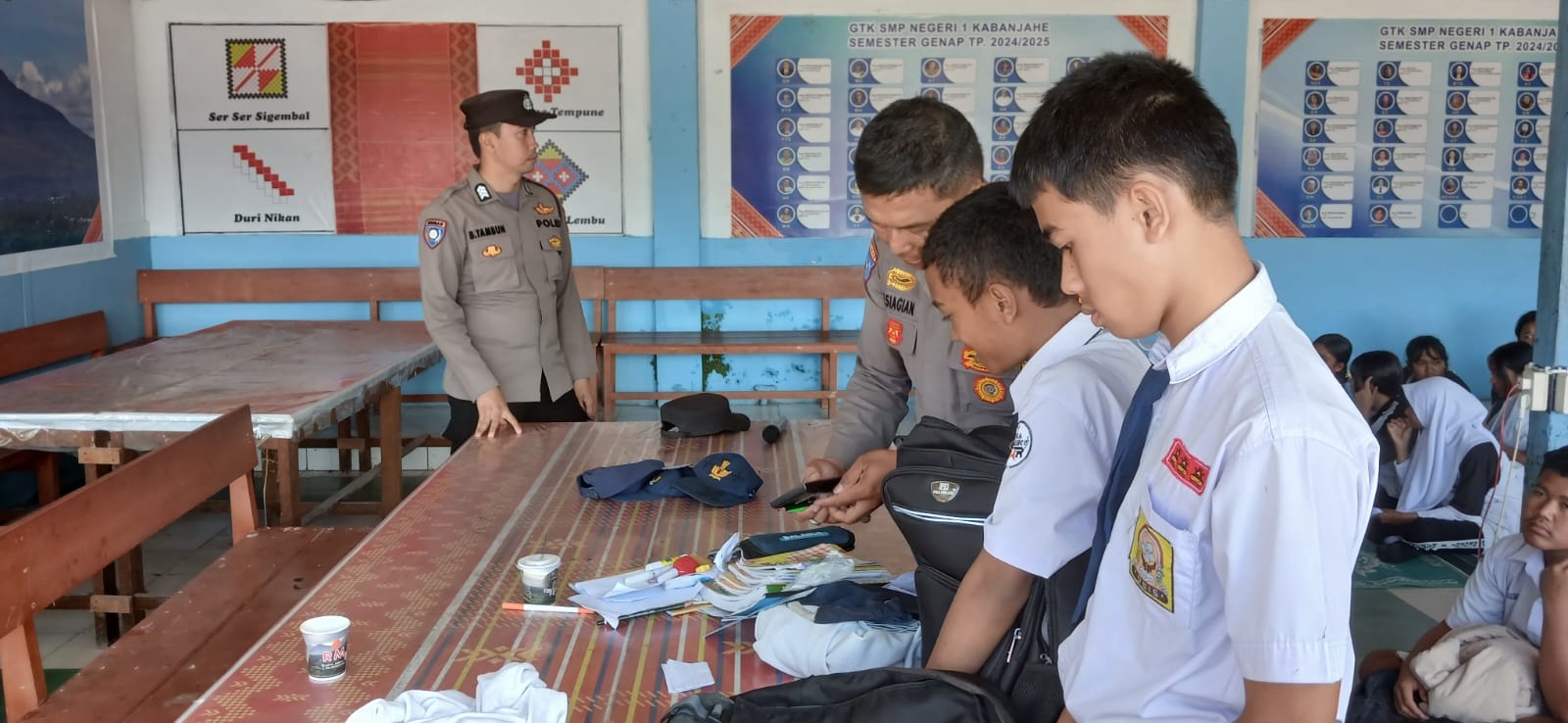 Sat Binmas Polres Karo Berikan Pembinaan dan Sosialisasi Pencegahan Kenakalan Remaja di SMP Negeri 1 Kabanjahe