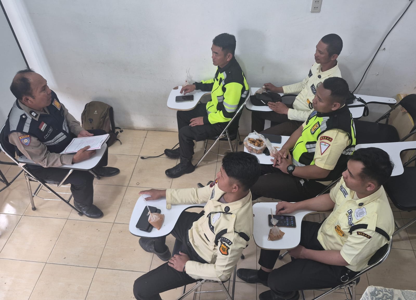 Sat Binmas Polres Karo Perkuat Sinergi dengan Satpam Melalui Pembinaan Kamtibmas di Merek