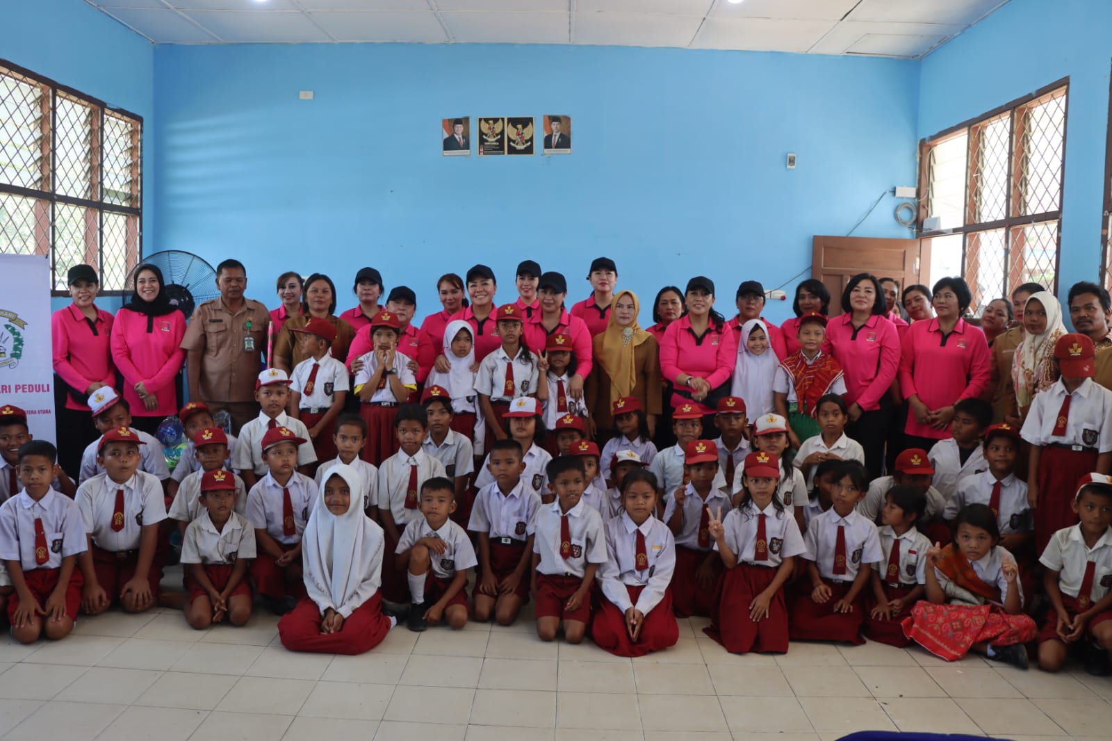 Jelang Hari Bhayangkara ke-80, Bhayangkari Sumut Resmikan Sumur Bor dan Listrik di SD Terpencil Karo