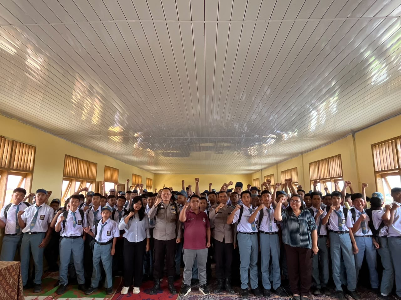 Sat Binmas Polres Karo Berikan Penyuluhan Harkamtibmas kepada Siswa Baru SMK GBKP Kabanjahe